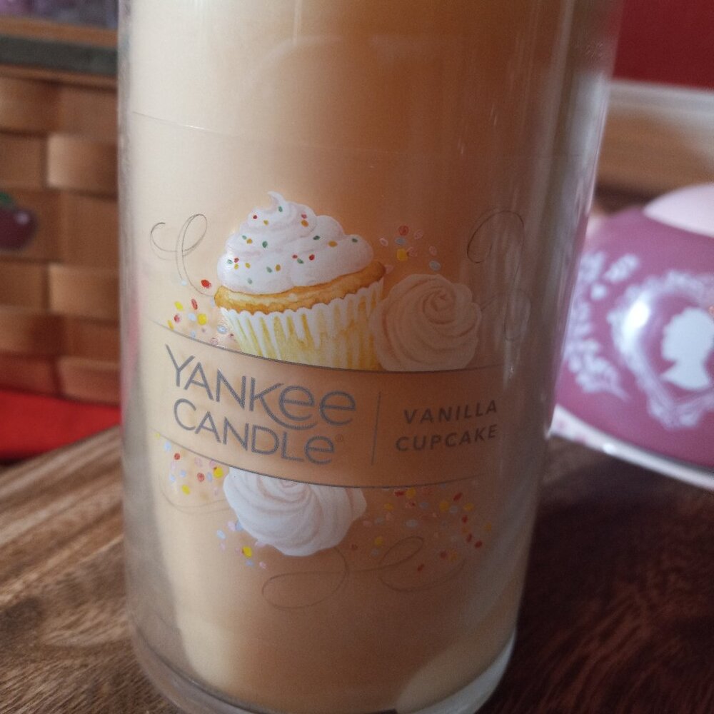 Brand New Yankee Candle Vanilla Cupcake